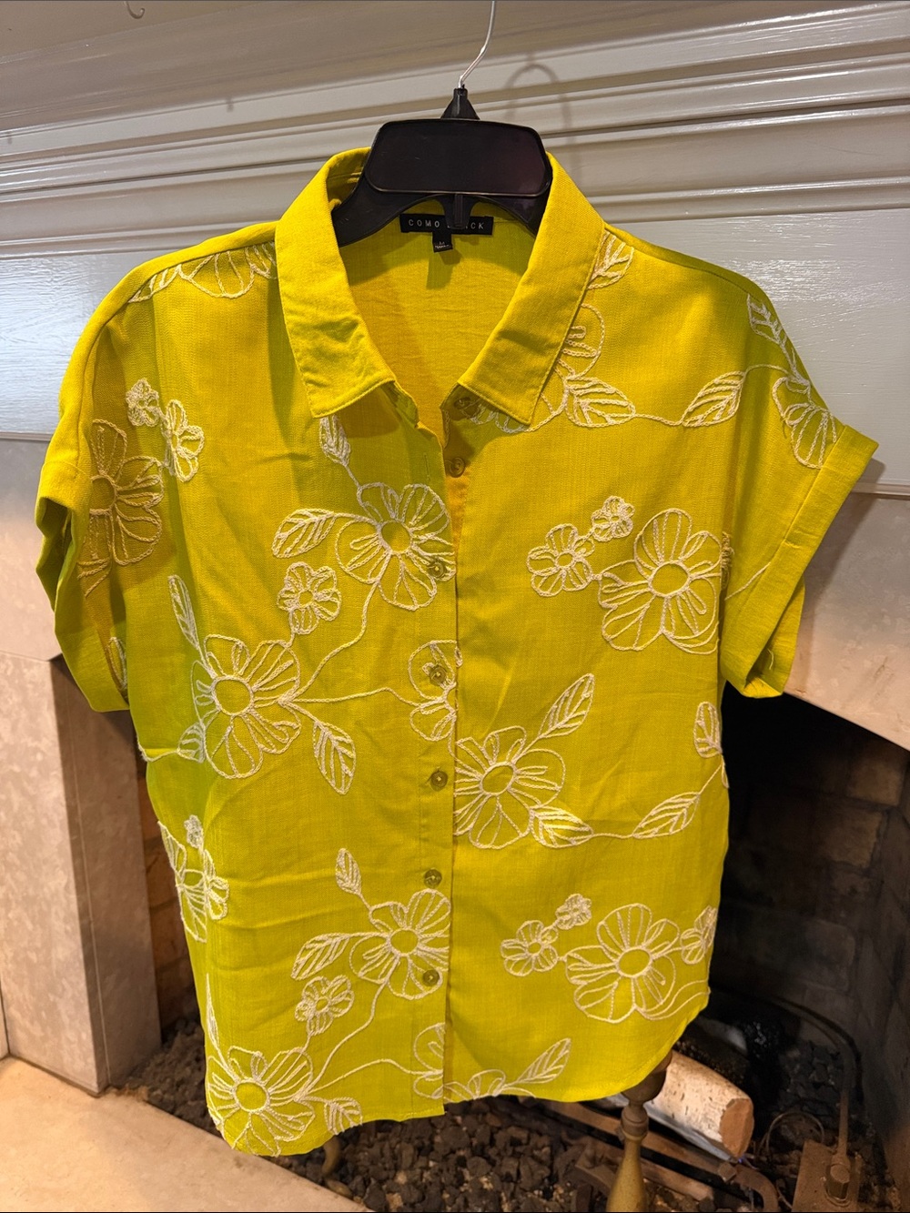Como Black Short-Sleeve Embroidered Button-Down Shirt in Lime size M